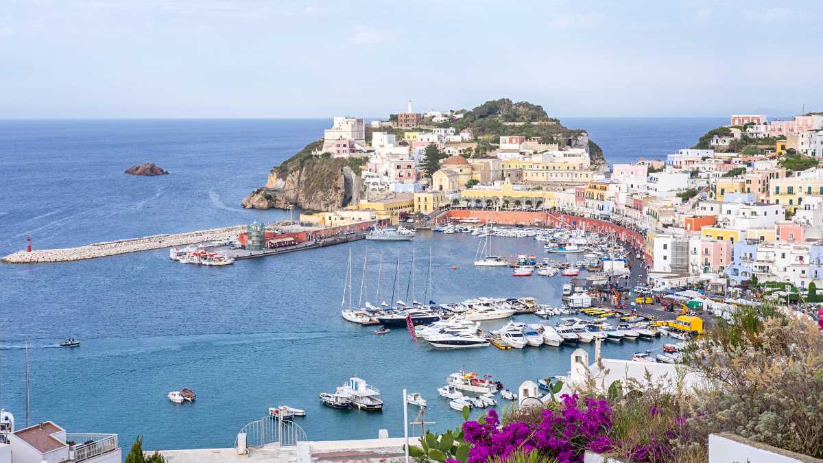 Le spiagge più belle di Ponza da vedere in barca: mappa e consigli