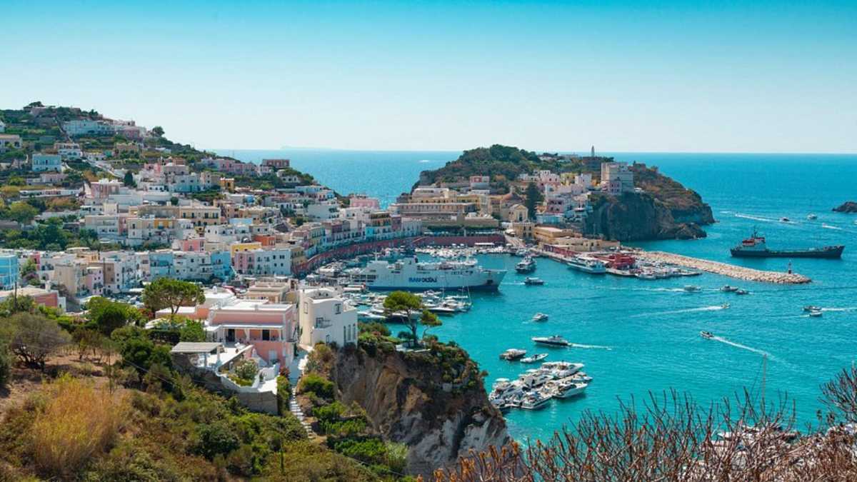 Ponza, Zannone e Ventotene: itinerario combinato e tempi di navigazione